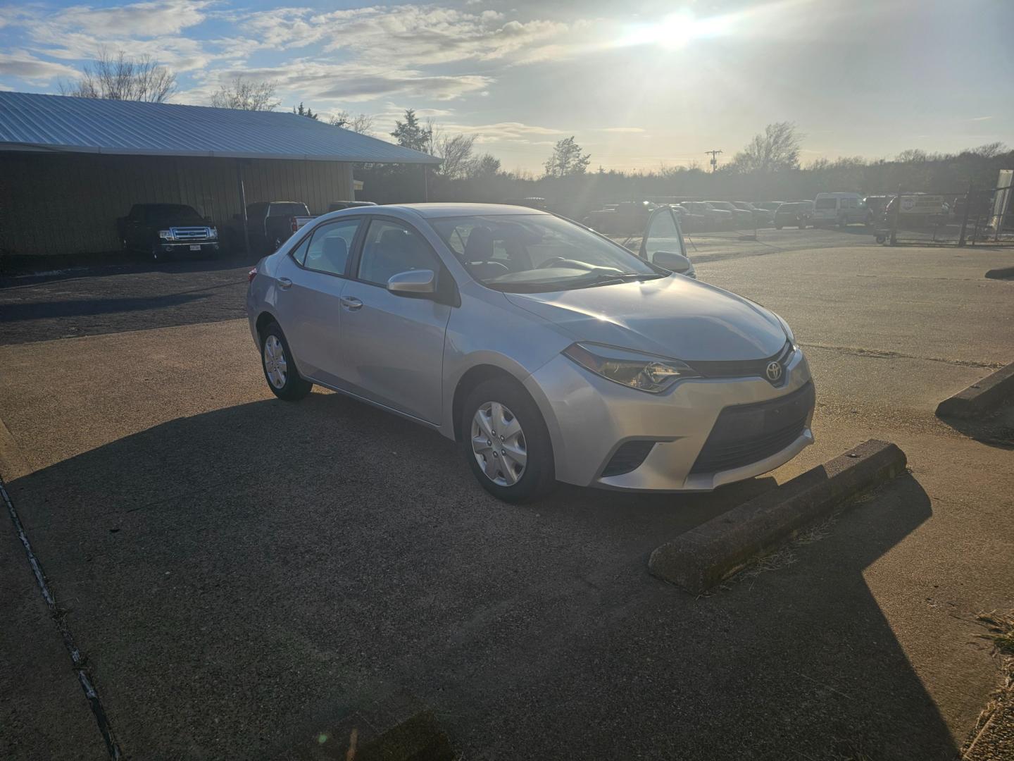 2014 SILVER Toyota Corolla L 4-Speed AT (2T1BURHE9EC) with an 1.8L L4 DOHC 16V engine, 4-Speed Automatic transmission, located at 533 S Seven Points BLVD, Seven Points, TX, 75143, (430) 255-4030, 32.313999, -96.209351 - Photo#1